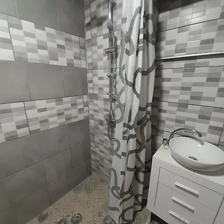 Apartment Estudio Dominicana In Gale With Garden And Parking Place *