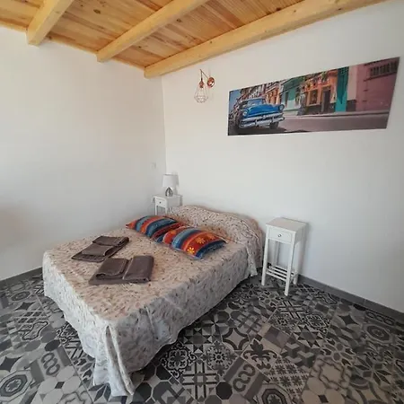 Apartment Estudio Dominicana In Gale With Garden And Parking Place