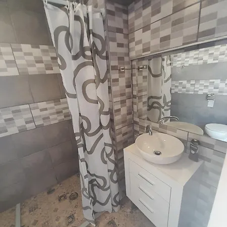 Estudio Dominicana In Gale With Portable Ac,wifi And Parking Place