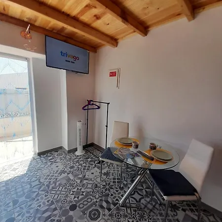 Estudio Dominicana In Gale With Portable Ac,wifi And Parking Place *