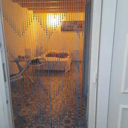 Estudio Dominicana In Gale With Portable Ac,wifi And Parking Place *