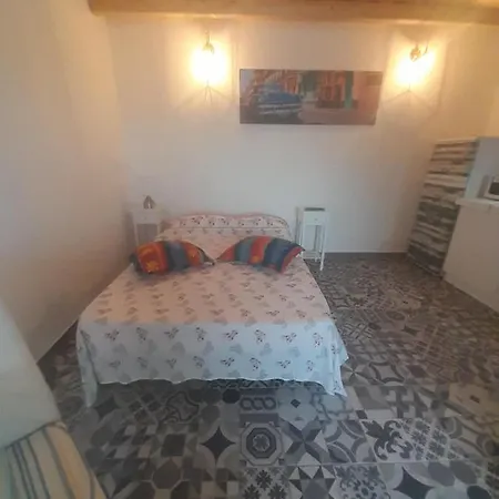 Estudio Dominicana In Gale With Portable Ac,wifi And Parking Place Apartment *