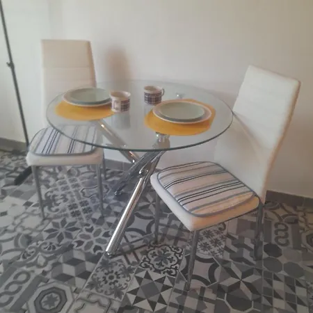 Apartment Estudio Dominicana In Gale With Portable Ac,wifi And Parking Place